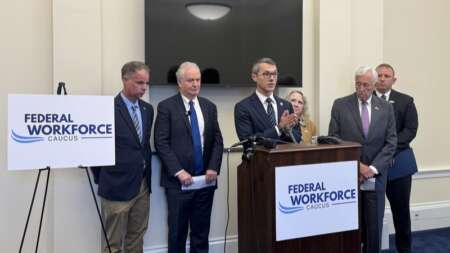 Lawmakers Eye Year-End Push to Block Federal Pay Freeze